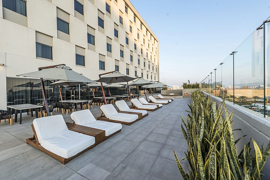 Movich Buro 51 Barranquilla (Atlantico) Exterior foto Rooftop pool at the Hilton Scottsdale Resort at the Peak