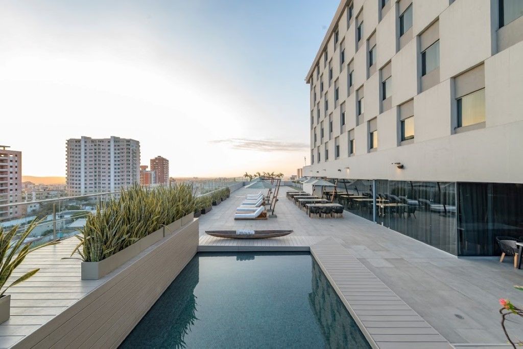 Movich Buro 51 Barranquilla (Atlantico) Exterior foto The rooftop pool at the hotel